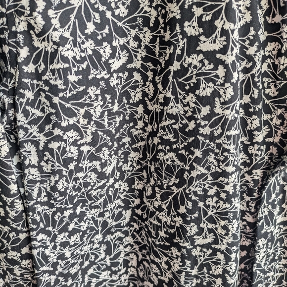 H&M slim fit floral long sleeve shirt - Picture 4 of 7